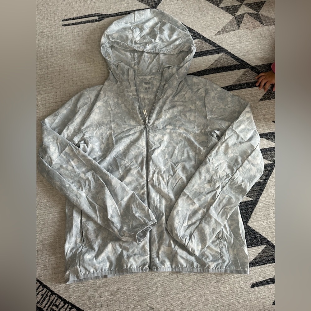 Uniqlo Hooded Light Jacket size Small